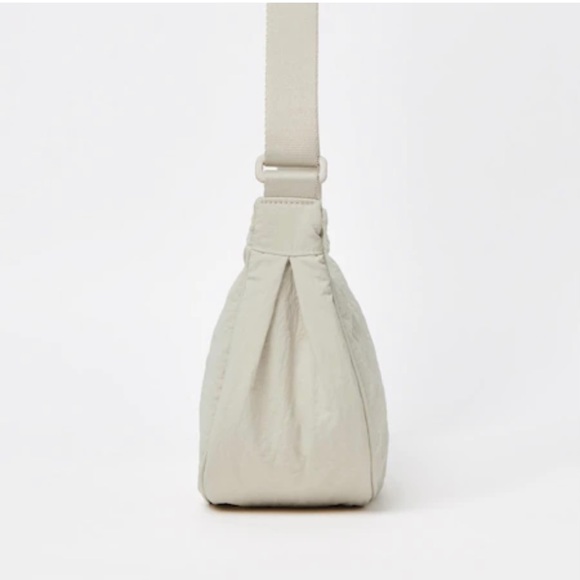 UNIQLO Round Mini Shoulder Bag (nylon) - unisex - Picture 6 of 10